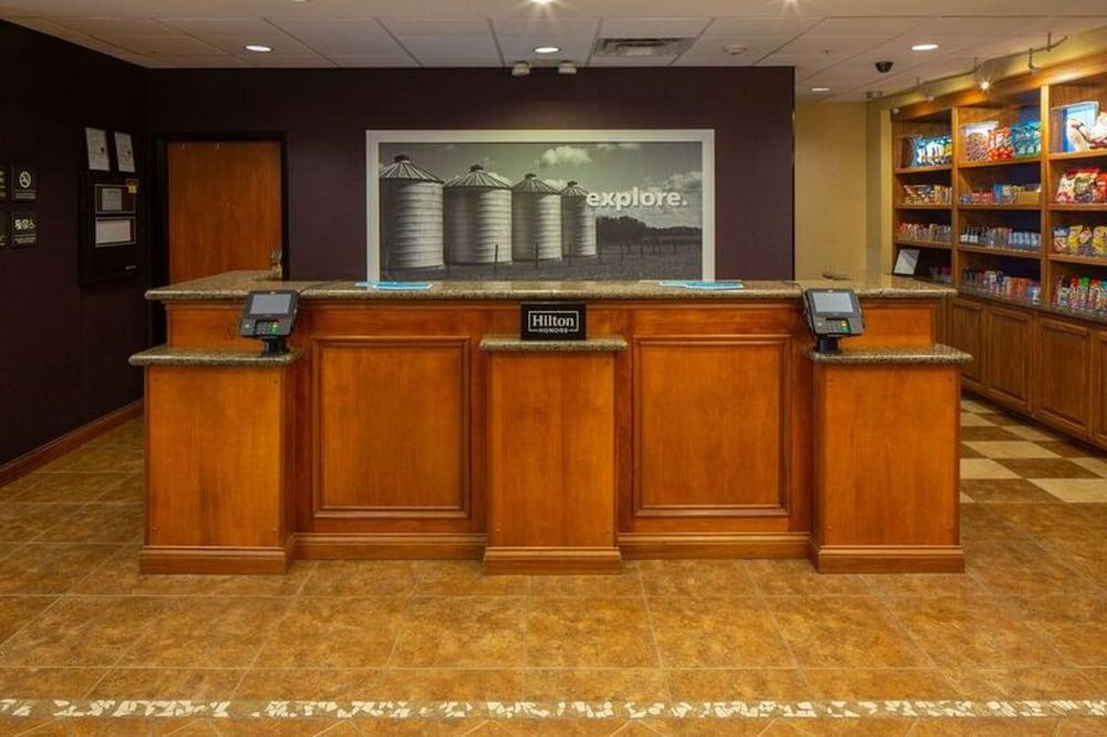 Hampton Inn Waterloo Extérieur photo