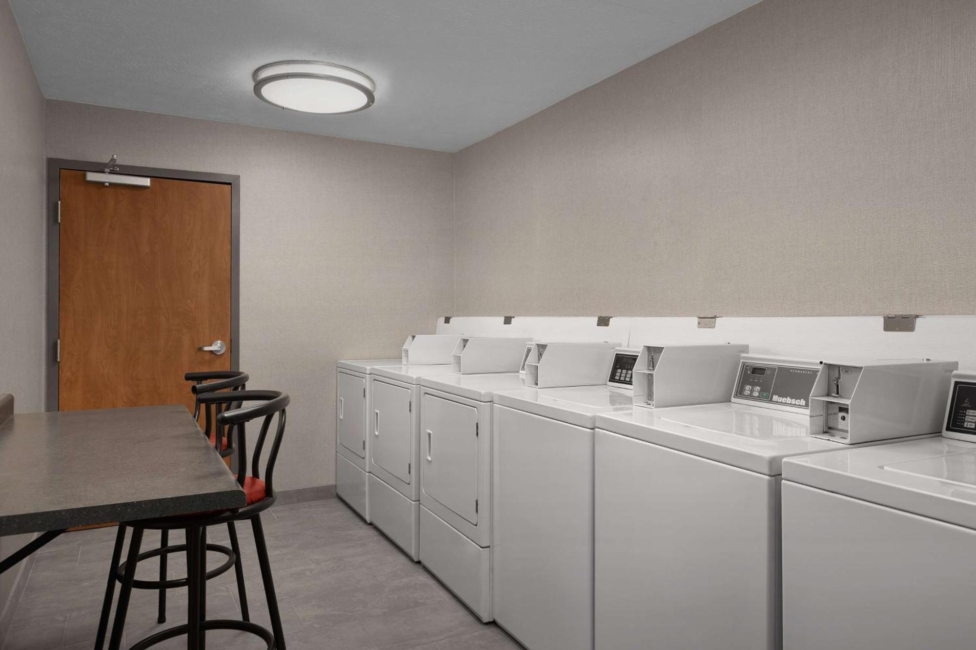 Hampton Inn Waterloo Extérieur photo