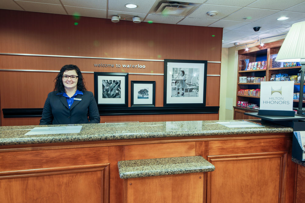 Hampton Inn Waterloo Extérieur photo
